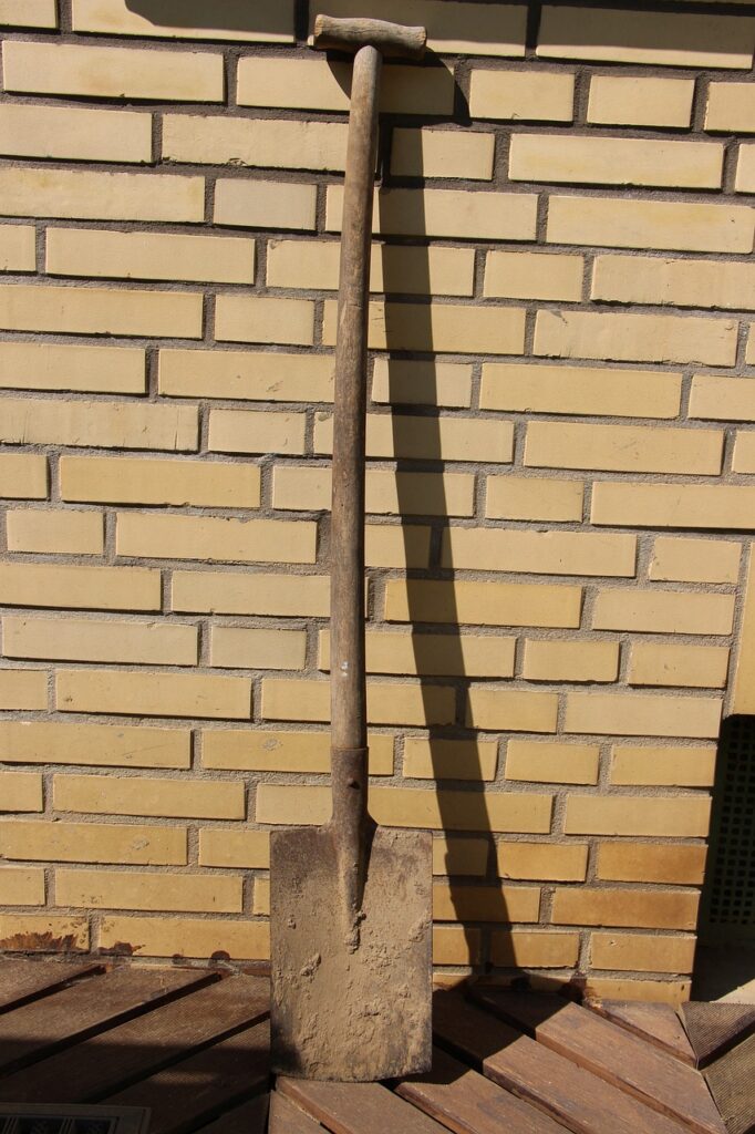 shovel, spade, brown-326557.jpg