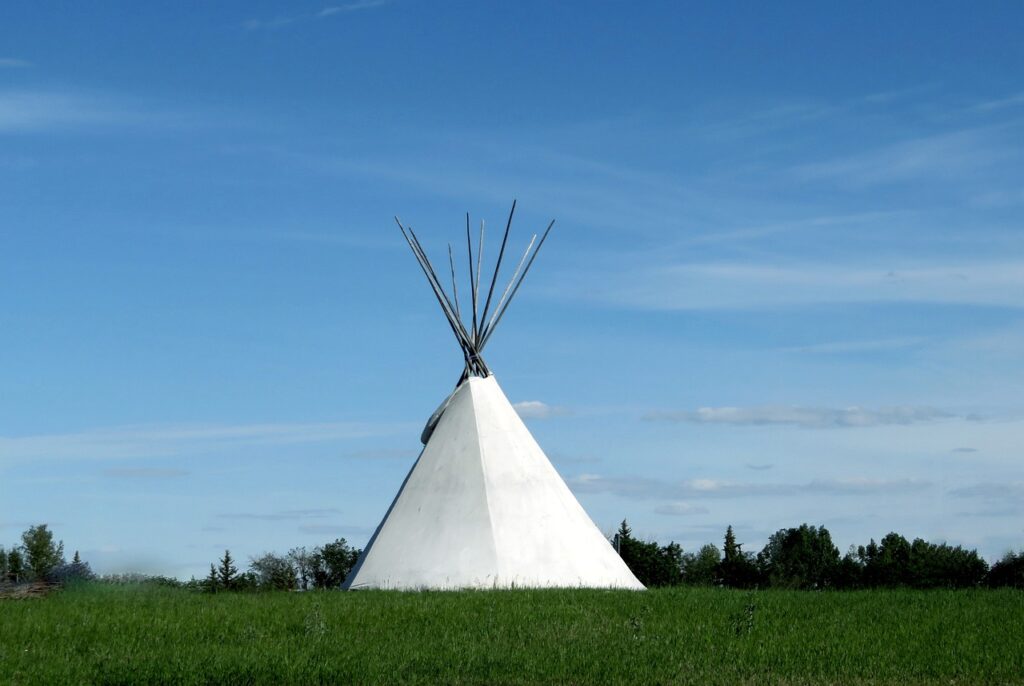 tipi, teepee, tent-3495990.jpg